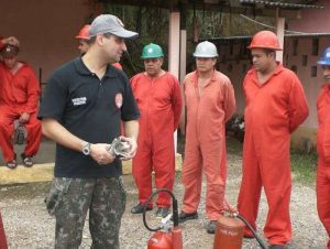 Sem Titulo 1 0006 BRIGADA DE INCENDIO 193 1 300x226 - Quem somos